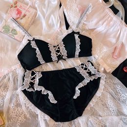 Bras Sets Lolita Girl Bras Retro Kawaii Maid Lace Sexy Maid Bowknot Underwear Wireless Bra and Panty Set Thong Lingerie Bralette Set 230426