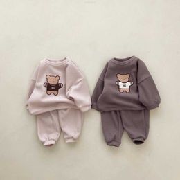 Conjuntos de roupas outono 23 edição coreana Baby algodão waffle urso bordado recém -nascido