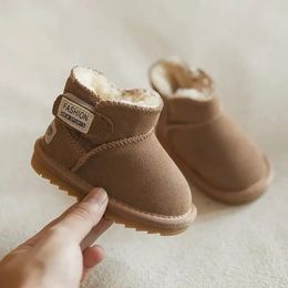 Зимние детские зимние теплые плюшевые кожаные туфли для малышей, модные кроссовки для мальчиков и девочек с противоскользящей резиновой подошвой, детские 231124