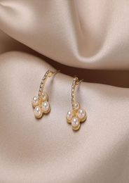Japanese And Korean Earrings New Style Diamond Earrings Fashion Sweet Pearl Flower Temperament Versatile French Earrings Whole8458037