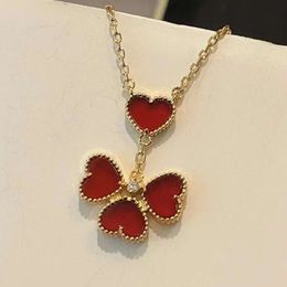 Four Leaf Clover Luxury Designer JewelryFour Flower Necklace V Gold Thickened Plated K Red Agate Heart White Fritillaria Pendant Collar Chain