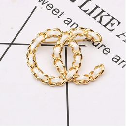 High-quality Gold-plated Fashion Men's and Women's Designer Brands Double Letter Brooch Geometric Leather Rope Knitted Sweater Suit Collar Pin Gift
