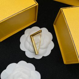 Classic Geometric Letter Ear studs 18K Gold Earrings Official Website Standard Trendy Fashionable Ladies Wedding Party Jewellery