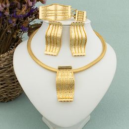 Beaded Necklaces Dubai Jewellery Set Ring Bracelet Women Necklace Earrings Nigeria African Fashion Gold Plated Bride Wedding Party Gift 231124