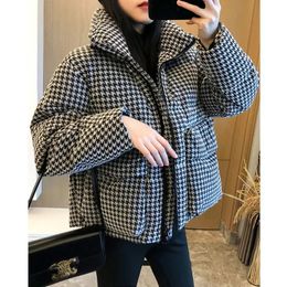 Women's Down Parkas 2023 Winter Jacket Women Long Sleeve Parka Super Plaid Korean Fashion Coat Short Tops Warm Casual Streetwear 231124