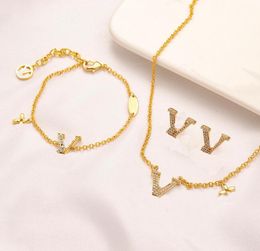Fashion Styles Bracelet Earrings Necklace Jewellery Sets High End Design Brand Letter Pendant Necklaces Stainless Steel Crystal Bracelets Women Jewelrys Accessory