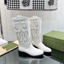 Scarpe designer, stile di pista alla moda e stivali lunghi del Grand Western