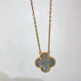 Four Leaf Clover Luxury Designer JewelryHigh Edition V Golden Fourleaf clover Necklace Female Grey Lucky Grass Pendant K Rose Gold Plated Agate Collar Chain