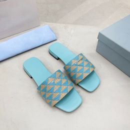 Designer-Slipper für Damen, Stoff-Slides, bestickt, weiches Leder, Hausschuhe, dreieckige flache Schuhe, Sandale, Sommer-Strand-Slide mit Box