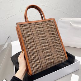 Celina Women's Designer Straw Bags Artwork Casual Tote Lightweight Weekend Handbags Adjustable Shoulder Strap Handbag