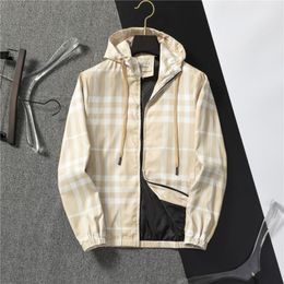 Fashion Brand Mens Hooded Jackets Classic Plaid Windproof Coats Designer Retro British Men Khaki Hoody Coat Outdoor Casual Sports Jackets Male Hooded Tops Clothes