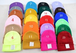 10pcs Primavera INVERNO HOMEM Outono Inverno Chapéu de malha dupla com bainha MULHER Moda Gorros Skullies Chapeu Caps Algodão Gorros menino Lã quente Estudante casal 23 cores