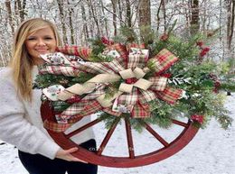 Farmhouse Wagon Wheels Wreath Christmas Winter Door Hanging Home Outdoor Decoration New Year Gift Christmas Decoration 2022 L220719461250