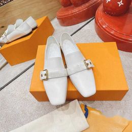 Women Fall Flat Single Shoes Sandals Female British Style Metal Flower Decoration All-match Bag Heel Loafers
