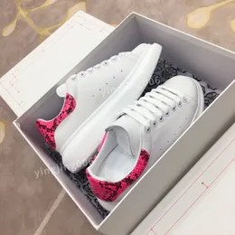 top new Womens Quality Designer Sneaker Casual Shoes Solid Leather Sneakers Embroidered Stripes white Shoes flat platform Walking Sports Trainers2023