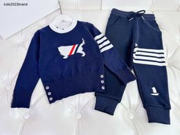 New autumn baby Tracksuit Stripe design kids designer clothes Size 90-150 round neck boys girls Knitwear and pants Nov25