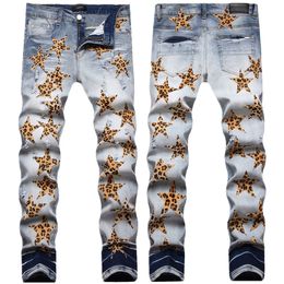 Мужские джинсы Европейский джинс Хомбра букв Звезда Am Tiny Spot Men Вышивая вышивка.