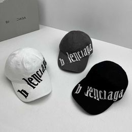 Snapbacks New B Family Hat Spring and Autumn Big Letter Fashion Baseball Hat Internet Red Same Sun Shaded Versatile Duck Tongue Hat