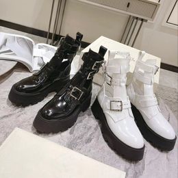 Women Designer Ankle Boots 2023 Spring and Autumn Fashion New Short Boots Leather Buckle Womens Cool Boots British Style Hollowed Out All-match Martin Boots