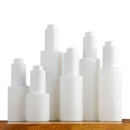 Flat Shoulder White Glass Bottles with Press Pipette Dropper for Essential Oils Serum Perfume Cosmetic Liquid 20ml 30ml 50ml 80ml 100ml Akni