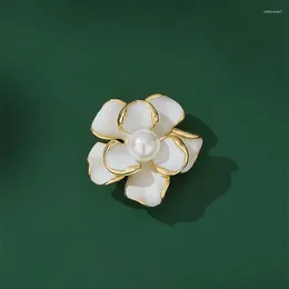 Brooches Female Fashion Vintage Pearl Camellia For Women Luxury Yellow Gold Color Enamel Alloy Plant Brooch Safety Pins