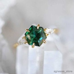 Wedding Rings Temperament Noble Lady Finger Ring Green Crystal Stone Finger Accessories with Delicate Design Chic Stylish Jewelry Gift R231127