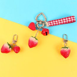 Keychains Red Strawberry Keyrings fofos para meninas Doce estilo coreano com Bell Women Acessórios Bag Pink Gifts 2023