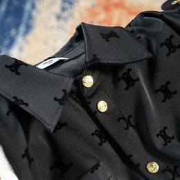 Новый стиль, блузка с принтом букв, женская отложным воротником, рубашка из атласной ткани с длинными рукавами, свободные топы палаццо больших размеров LXLXXL3XL4XL