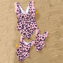 Family Matching Outfits Summer Mom Mum Baby Women Girls Beachwear Leopard Swimsuits Mother Daughter Matching Swimwear Family Look Mommy and Me Clothes 230427