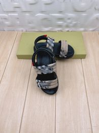 Moda çocuk terlik sandalet ayakkabı yaz sandalet deri çocuk klasik tasarımcı ayakkabı çocuk kız çocuk kız siyah ev terlik ayakkabı bebek erkek çocuk yürümeye başlayan çocuk sanal boyutları 26-35