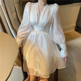 Casual Dresses French Summer Women Retro White Dress Fashion Long Puff Sleeve Slim High Waist Open Back V Neck Glitter Satin Mini
