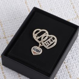 With BOX High-end designers pins accessories heart design diamond simple letter brooch anti-glitter pins corsage