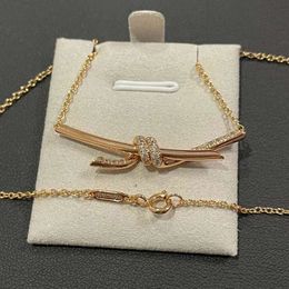 Collana intrecciata con diamanti pieni di alta qualità per coppie, ciondolo personalizzato alla moda per donne, senso del design leggero e di nicchia