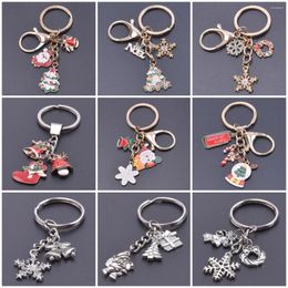 Keychains Fashion Metal Christmas Keychain Kawaii Tree Wreath Snowflakes Bell Santa Claus Key Chain Keyring For Women Kids Gifts