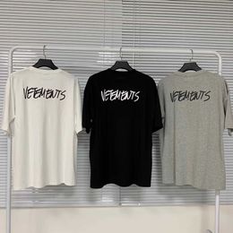 Mens T-Shirts VETEMENTS Tshirt Men Women 11Graffiti Letter Printing VETEMENTS Short Sleeved Shirt J230427