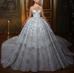 Luxury Ball Gown Wedding Dresses V Neck Sleeveless Halter Sequins Appliques Beaded Floor Length Ruffles 3D Lace Plus Size Bridal Gowns Plus Size Vestido de novia