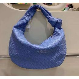 Borsa alla moda 2023 Nuova borsa tessuta fatta a mano avanzata con borsa intrecciata portatile con una spalla sotto le ascelle di grande capacità