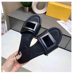 2024 Designer Slides Slippers Women Black Withe Banded Flats Sandals Leather Embellished Baguette Pattern Ladies Sexy Letter Beach Flip Flops