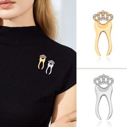 Luxury Crown Teeth Crystal Brooch Classic Dentist Dental Lapel Jewellery Gift for Doctors Nurses Medical Tooth Pin