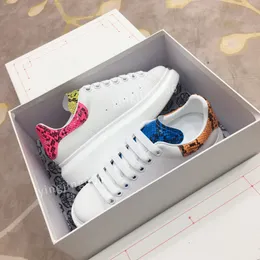 2023new Designer Sneaker Men Casual Shoes Solid Leather Sneakers Embroidered Stripes white Shoes flat platform Walking Sports Trainers