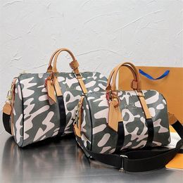 Designer Camo Travel Bags Unisex Handbags High Quality Large Capacity Fitness Messenger Bag Fashion Totes314o