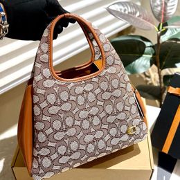 Fashion Designer bag Cowhide version with long shoulder strap to meet the needs of daily wear size 25X20cm full gift box packaging folding gift box basket bag