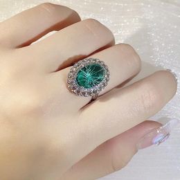 Cluster Rings 925 Sterling Silver Exquisite Haute Couture Firework Craft Inlaid Emerald Design Ring Ladies Cocktail Party Jewellery Gift