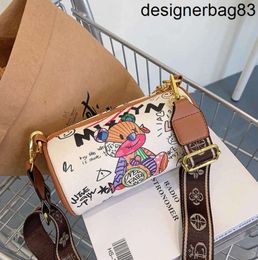 2023 Newly Arrived Shoulder Bags Cartoon Pattern Designer Fashion Bag Summer Bear Graffiti Armpit Cylinder Broadband Single Messenger Female Purse