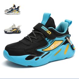 Athletic Outdoor Childrens Shoes Boys and Girls Casual Fashionable Breathable Mesh Sports Lightweight Soles School Flat 231128