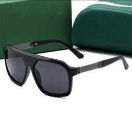 2023 Occhiali da sole casual Luxury 2502 si adatta a uomini e donne con occhiali da sole eleganti e sofisticati