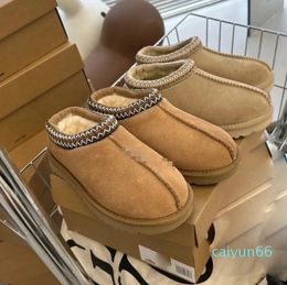 Chestnut Winter Slip-on Shoes Wool Ankle Short Fluffy Furry Half Snow Boot Outdoor Boots windtight Classical Luxurious Shearling