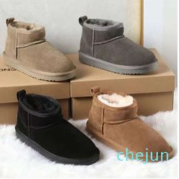 Fluffy Designer Boots Scuffs Wool Shoes Sheepskin Fur Real Leather Classic windtight Brand Casual Outside