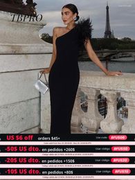 Casual Dresses Elegant Chic Black Feather Diagonal Shoulder Dress Women's Sleeveless Slim Maxi Vestidos 2023 Autumn Lady Vacation Robes