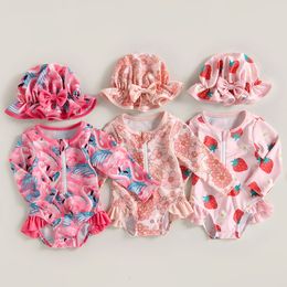 Onepieces långärmad söt småbarn baby flickor badkläder strandkläder utslag vakt baddräkt härlig jordgubbe tryck baddräkt sol hatt set 230427